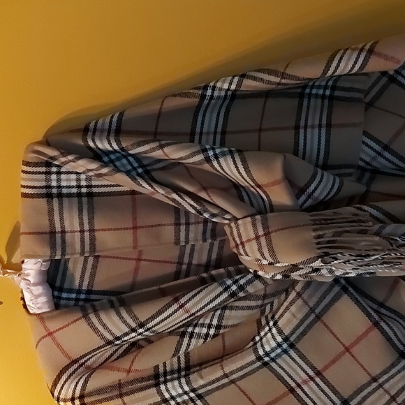 Long Cape/Poncho/Wrap - Picture 3 of 6